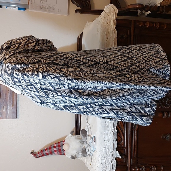 AMERICAN EAGLE Outfitters pull over knit sweatshirt. Size LG. Pre-owned like new - Picture 4 of 8